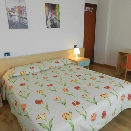 Villa Sleeps 14 Pool Air Con Wifi *